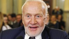 Buzz Aldrin v roce 1969 coby druhý člověk v historii vystoupil na Měsíc