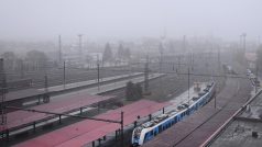 Smog a mlha nad pardubickým nádražím