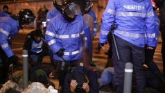 Už několikátý den v Bukurešti i dalších rumunských městech protestují desítky tisíc lidí