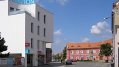 Polyfunkční dům v Uherském Hradišti od místního architekta Pavla Stojanova