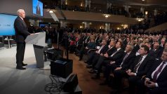 Viceprezident USA Mike Pence na konferenci v Mnichově
