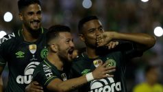 Fotbalisté Chapecoense a jejich radost z gólu