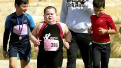 Trénuje na triatlon, aby přežil co nejdéle. Osmiletý Jake trpí vzácnou nevyléčitelnou nemocí