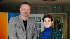 Jan Kuchař (STAN) a Irena Storová, ředitelka Asociace provozovatelů lékárenských sítí