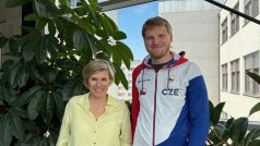 Sportovní střelec František Smetana s moderátorkou Kateřinou Neumannovou