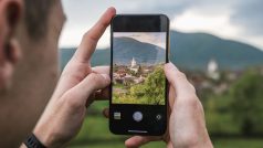 S příchodem turistické sezóny budou mít uživatelé sociálních sítí potíž odpovědět si na to, jestli vůbec na dovelené byli, když o své cestě neinformují na sociálních platformách (ilustrační foto)