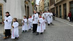 Pochod křesťanů a ministrantů