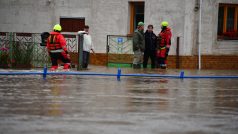 Dobrovolní hasiči v Hrochově Týnci pomáhají místním