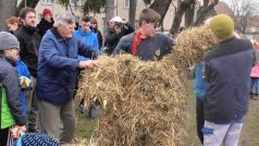 Svlékání masky Jidáše ve Vinarech