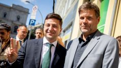 Ukrajinský prezident Volodymyr Zelenskyj a spolupředseda německých Zelených Robert Habeck.