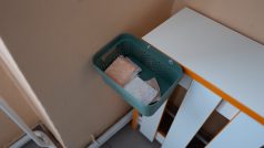 Školy řeší menstruační chudobu vložkami zdarma