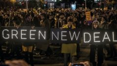 Green New Deal se přibližně překládá jako Nový zelený úděl.