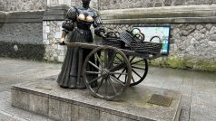 Sáhnout Molly Malone do výstřihu přináší štěstí, tvrdí turistům průvodci