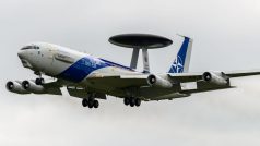 Letoun včasné výstrahy a řízení (AWACS)