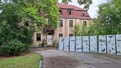 Městská část Prahy 6 částečně zpřístupnila zámek Veleslavín veřejnosti. Konají se zde různé akce, od výstav po společenská setkání
