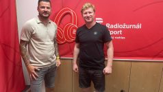 Fotbalista Daniel Pudil a moderátor Ladislav Hampl ve studiu Radiožurnálu Sport