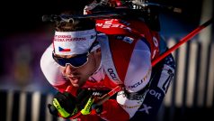 Český biatlonista Michal Krčmář během závodu s hromadným startem ve švýcarském Lenzerheide