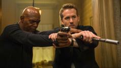 Samuel L. Jackson a Ryan Reynolds ve filmu Zabiják a bodyguard