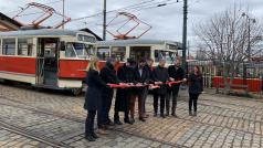 Pražský dopravní podnik v pátek představil opravené tramvaje T2