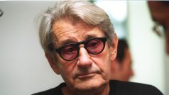 Fotograf Helmut Newton zemřel v roce 2004. Letos by oslavil sté narozeniny.