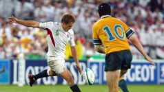 Jonny Wilkinson se pokouší o kop přímo ze hry ve finále ragbyového šampionátu 2003 proti Austrálii