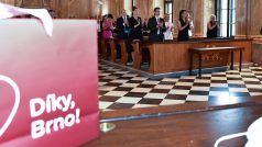 Jeden z účastníků sobotní akce Díky, Brno!, na které byli oceněni lidé, organizace a firmy podílející se na řešení koronakrize, byl jeden nakažený nemocí covid-19