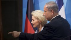 Nyní předsedkyně Evropské komise Ursula von der Leyenová a izraelský premiér Benjamin Netanjahu při setkání v Jeruzalémě v roce 2015 (ilustrační foto)