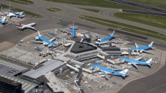 Letiště Schiphol u Amsterdamu.