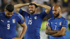 Italští fotbalisté Graziano Pellè, Andrea Barzagli a Simone Zaza