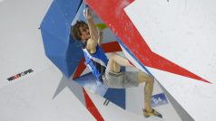 Lezec Adam Ondra na mistrovství světa 2016 při disciplíně bouldering