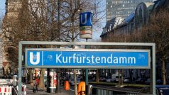 Ulice Kurfürstendamm, ve které zemřel řidič auto při srážce s mladíkem, který si dával se svým kamarádem závody v centru Berlína