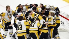 Radost hokejistů Pittsburgh Penguins