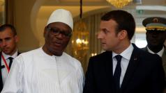 Malijský prezident Ibrahím Boubakar Keita a francouzský prezident Emmanuel Macron