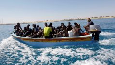 Migranti zachránění u libyjských břehů v červenci 2017