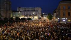 Lidé v Polsku protestují proti schválené reformě soudnictví. Podle radnice je demonstrantů 50 tisíc, podle policie 14 tisíc.
