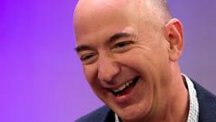 Třiapadesátiletý zakladatel internetového obchodu Amazon Jeff Bezos.