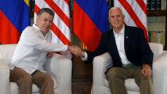 Kolumbijský prezident Juan Manuel Santos (vlevo) a americký viceprezident Mike Pence.