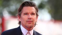 Americký herec Ethan Hawke na filmovém festivalu v Benátkách v roce 2017