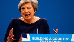 Theresa Mayová na konferenci v Manchesteru.