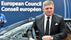 Robert Fico přichází na summit EU v Bruselu