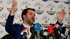 Lídr Ligy severu Matteo Salvini na povolební tiskové konferenci.