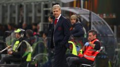 Arsene Wenger při utkání proti AC Milán v Evropské lize