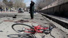 Nejméně 26 mrtvých a 18 zraněných si vyžádal dnešní útok sebevražedného atentátníka poblíž šíitské svatyně v afghánské metropoli Kábulu.