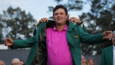 Patrick Reed s ikonickou odměnou za vítězství na Masters - zeleným sakem