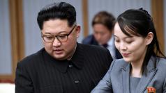 Severokorejský vůdce Kim Čong-un se svou mladší sestrou Kim Jo-čong v jihokorejském Domě míru.