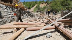 Trosky jednoho z tunelů a observatoře