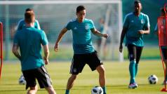Trénink německé reprezentace na mistrovství světa v Rusku. S míčem Mesut Özil.