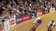 Diváci na velodromu Chrise Hoye při mistrovství světa v Glasgow