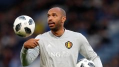 Thierry Henry jako asistent u belgického národního týmu