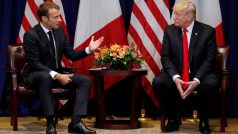 Francouzský prezident Emmanuel Macron a americký prezident Donald Trump na schůzce v New Yorku.